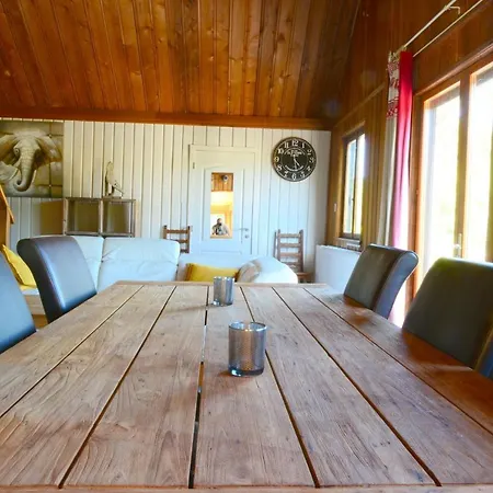 Hébergement de vacances Maison L'hirondelle Rustique à *