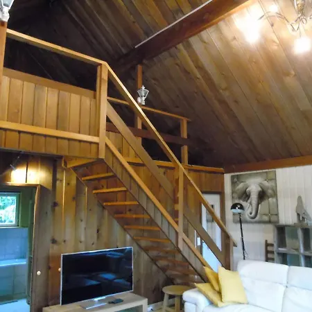 Maison L'hirondelle Rustique à Hébergement de vacances *